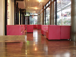 夜晚的咖啡廳景緻2003年至2006年加崙工作室(大開劇團)時期台中20號倉庫藝術特區藝術村